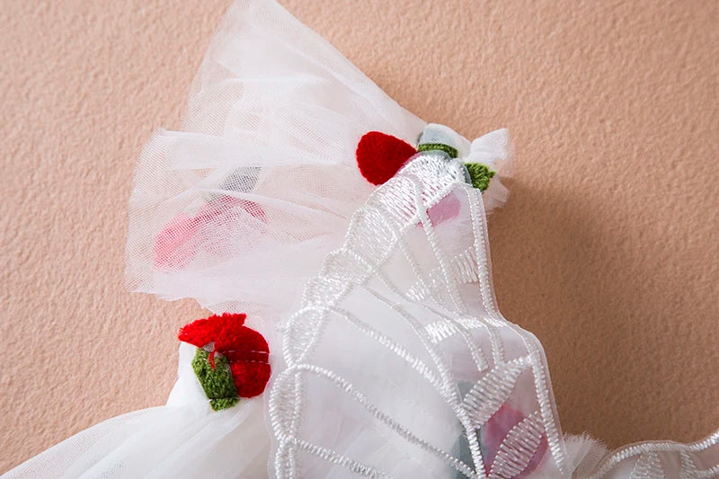 Verão novo vestido de manga voadora para meninas crianças arco morango bordado malha vestido de princesa vestido de bebê menina para 1-5 anos