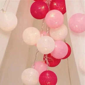 Cordão de Luzes com Bolas de Algodão Ama Mamma - Iluminação Encantadora com Energia USB - Ama Mamma