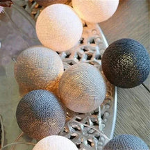 Cordão de Luzes com Bolas de Algodão Ama Mamma - Iluminação Encantadora com Energia USB - Ama Mamma