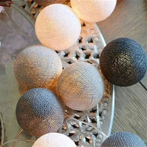 Cordão de Luzes com Bolas de Algodão Ama Mamma - Iluminação Encantadora com Energia USB - Ama Mamma