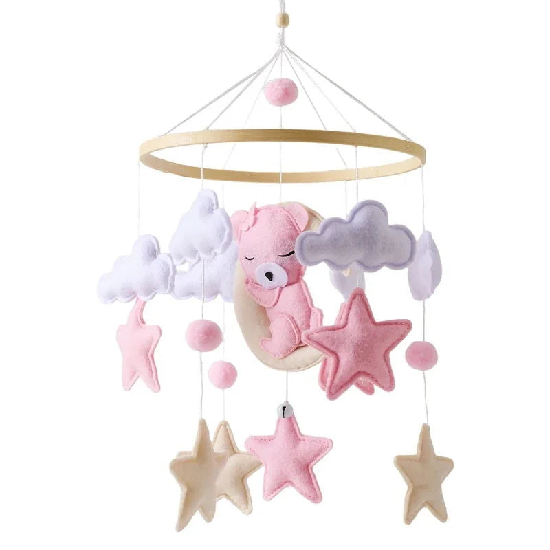 Mobile Encantado com Brinquedos de Feltro e Madeira Ama Mamma - Ama Mamma