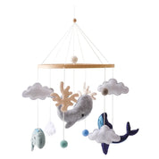 Mobile Encantado com Brinquedos de Feltro e Madeira Ama Mamma - Ama Mamma