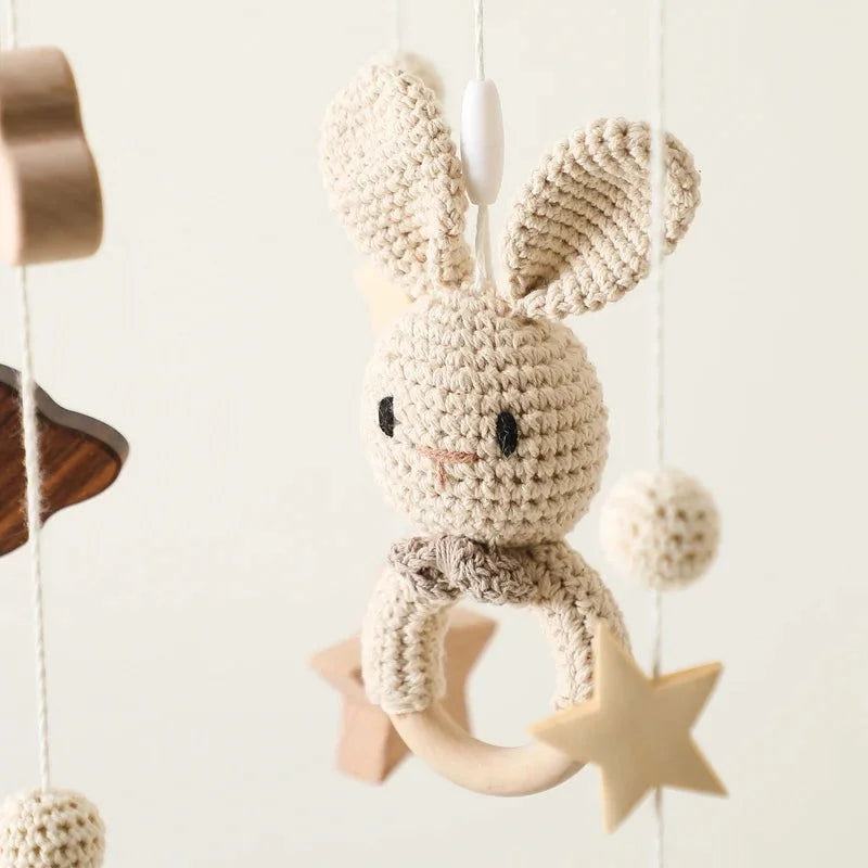 Mobile de Berço Estimulante com Chocalhos e Suporte de Madeira Ama Mamma - Ama Mamma