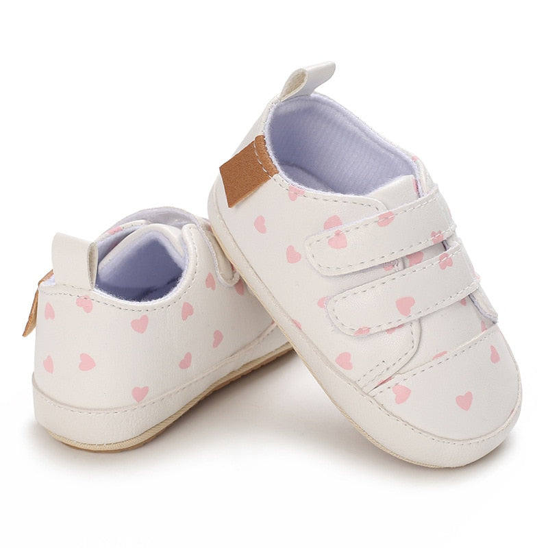 Sapatinho Infantil Bebê Branco Coração - Ama Mamma