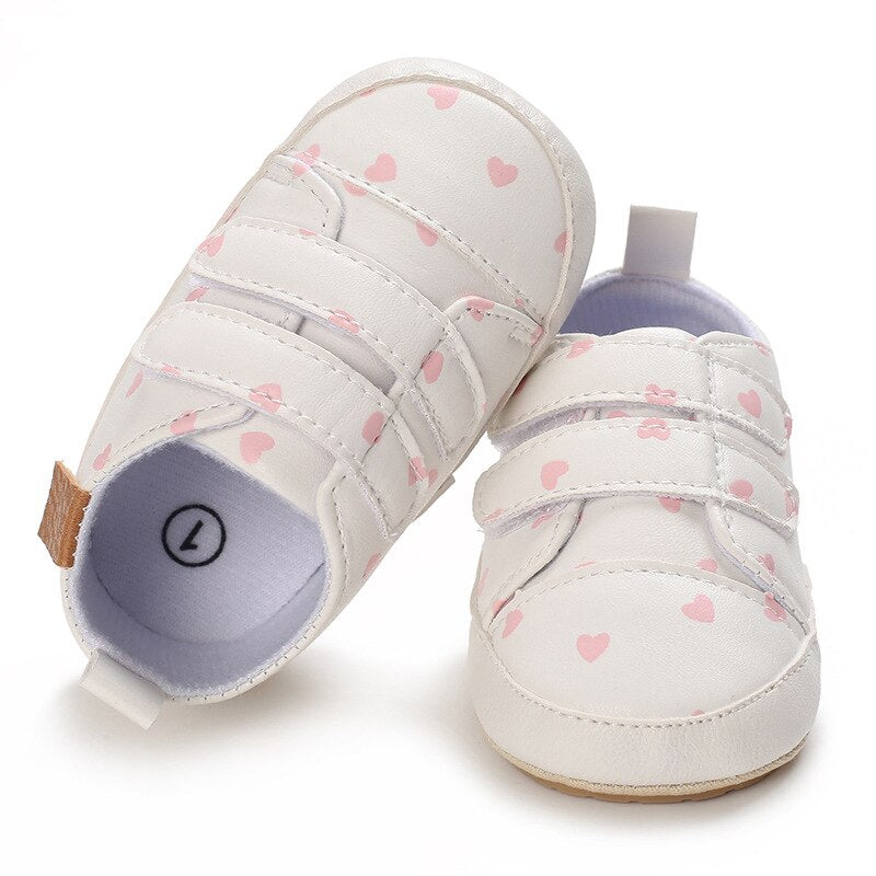 Sapatinho Infantil Bebê Branco Coração - Ama Mamma