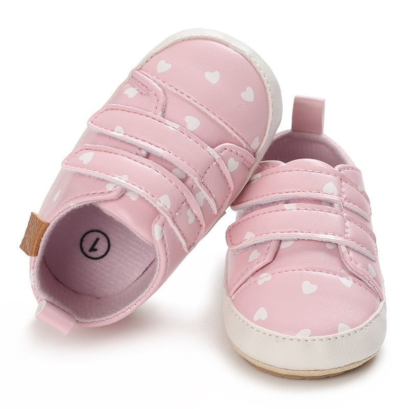 Sapatinho Infantil Bebê Rosa Coração - Ama Mamma